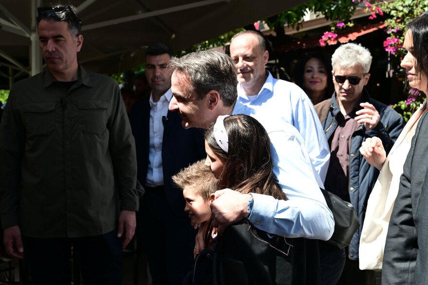 Στο Μοσχάτο ο Κυριάκος Μητσοτάκης: «Η προσοχή μας είναι στραμμένη στα προβλήματα της κοινωνίας»