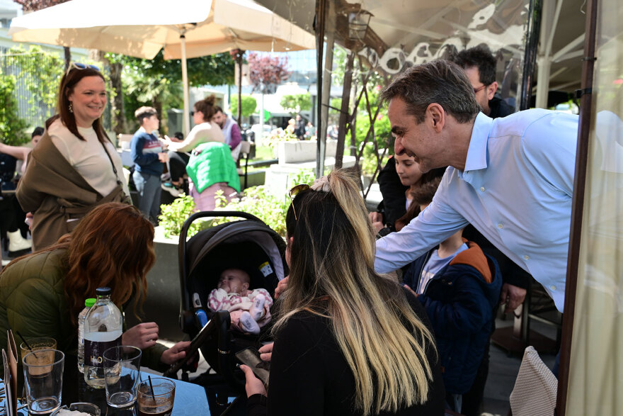 Στο Μοσχάτο ο Κυριάκος Μητσοτάκης: «Η προσοχή μας είναι στραμμένη στα προβλήματα της κοινωνίας»