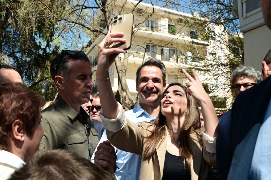 Στο Μοσχάτο ο Κυριάκος Μητσοτάκης: «Η προσοχή μας είναι στραμμένη στα προβλήματα της κοινωνίας»