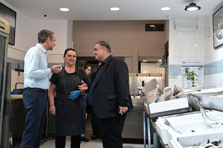 Στο Μοσχάτο ο Κυριάκος Μητσοτάκης: «Η προσοχή μας είναι στραμμένη στα προβλήματα της κοινωνίας»