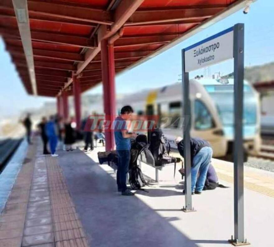 Προαστιακός: Αναστάτωση για τους επιβάτες - Συρμός έβγαζε καπνούς