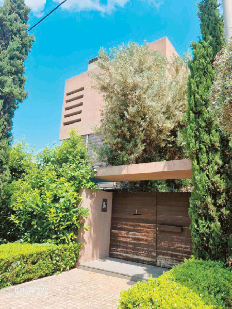 Ο Ρέμος και ο Πηλαδάκης πουλάνε τις βίλες τους στη Μύκονο για να πληρώσουν κόκκινα δάνεια