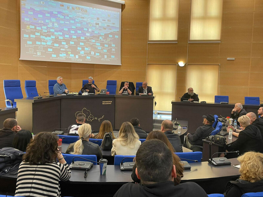 Στη Λάρισα οικογένειες των θυμάτων των Τεμπών