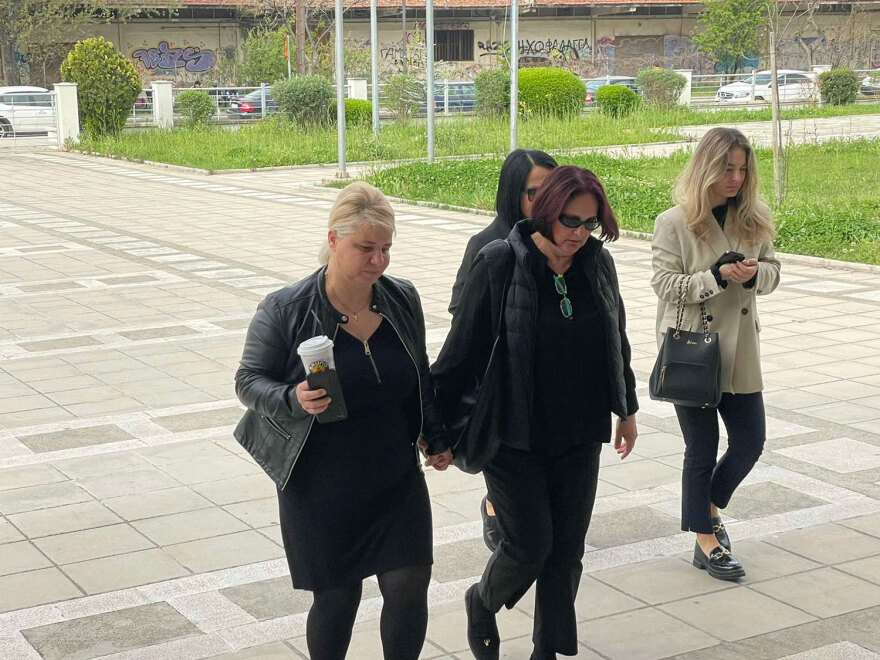 Στη Λάρισα οικογένειες των θυμάτων των Τεμπών