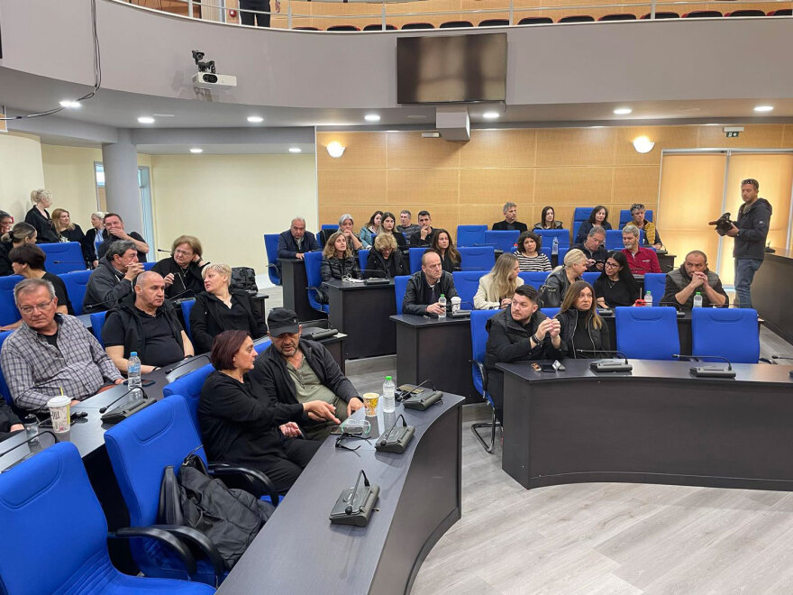 Στη Λάρισα οικογένειες των θυμάτων των Τεμπών