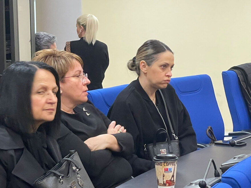 Στη Λάρισα οικογένειες των θυμάτων των Τεμπών