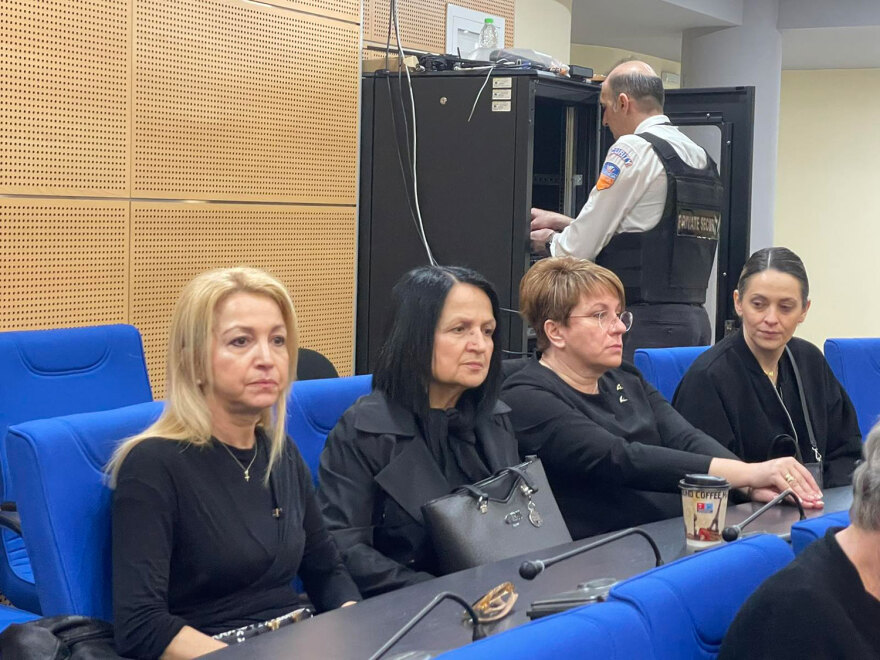 Στη Λάρισα οικογένειες των θυμάτων των Τεμπών