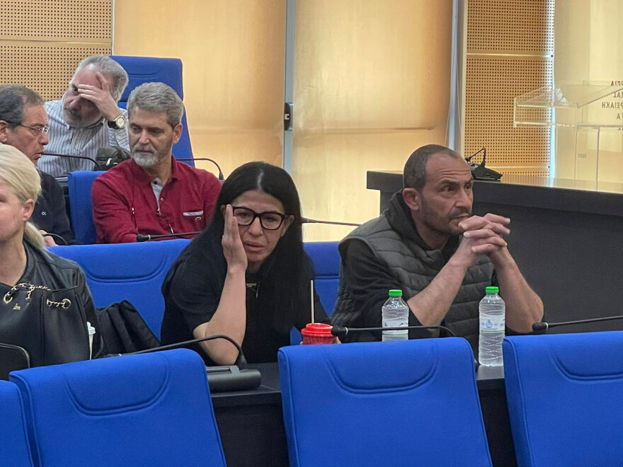 Στη Λάρισα οικογένειες των θυμάτων των Τεμπών