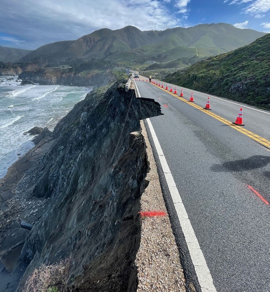 Κλειστός λόγω κατολίσθησης ο εμβληματικός Αυτοκινητόδρομος 1 στην Καλιφόρνια