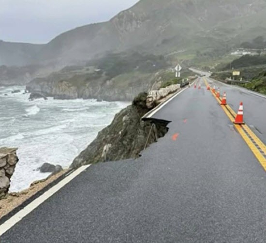 Κλειστός λόγω κατολίσθησης ο εμβληματικός Αυτοκινητόδρομος 1 στην Καλιφόρνια