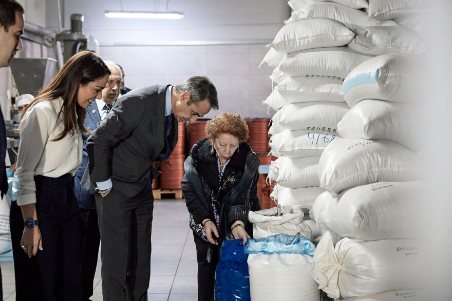 Μητσοτάκης: Σε εργοστάσιο μπαχαρικών στου Ρέντη - «Ο κατώτατος μισθός έχει αυξηθεί περισσότερο από τον πληθωρισμό»