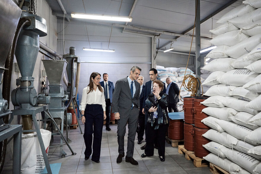 Μητσοτάκης: Σε εργοστάσιο μπαχαρικών στου Ρέντη - «Ο κατώτατος μισθός έχει αυξηθεί περισσότερο από τον πληθωρισμό»