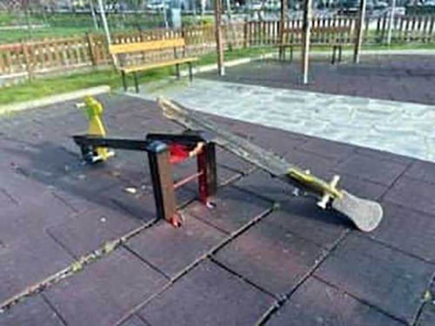 Καβάλα: Τραυματίστηκε 6χρονη που έκανε τραμπάλα και έσπασε - Δείτε φωτογραφία