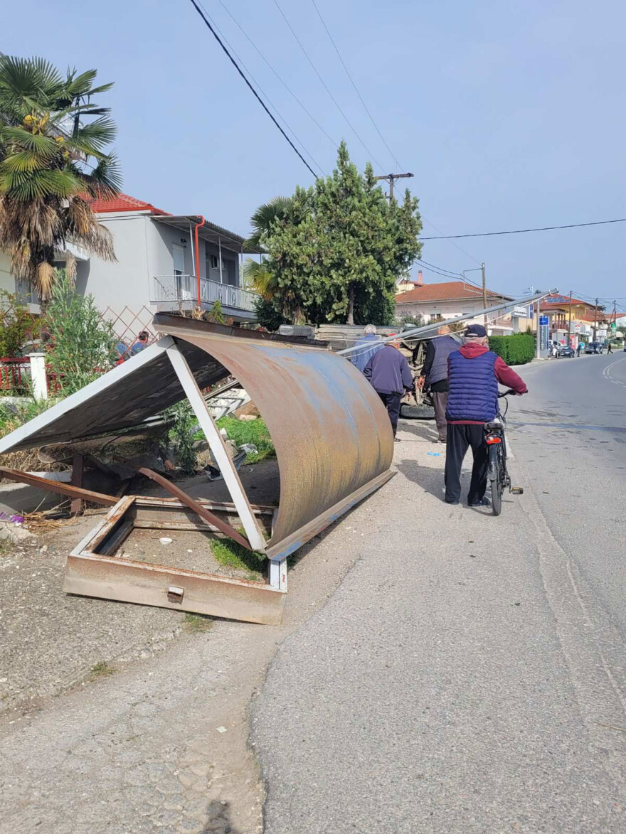 Τραγωδία στη Βέροια: Θρήνος για την 21χρονη και την 68χρονη που σκοτώθηκαν στη στάση λεωφορείου