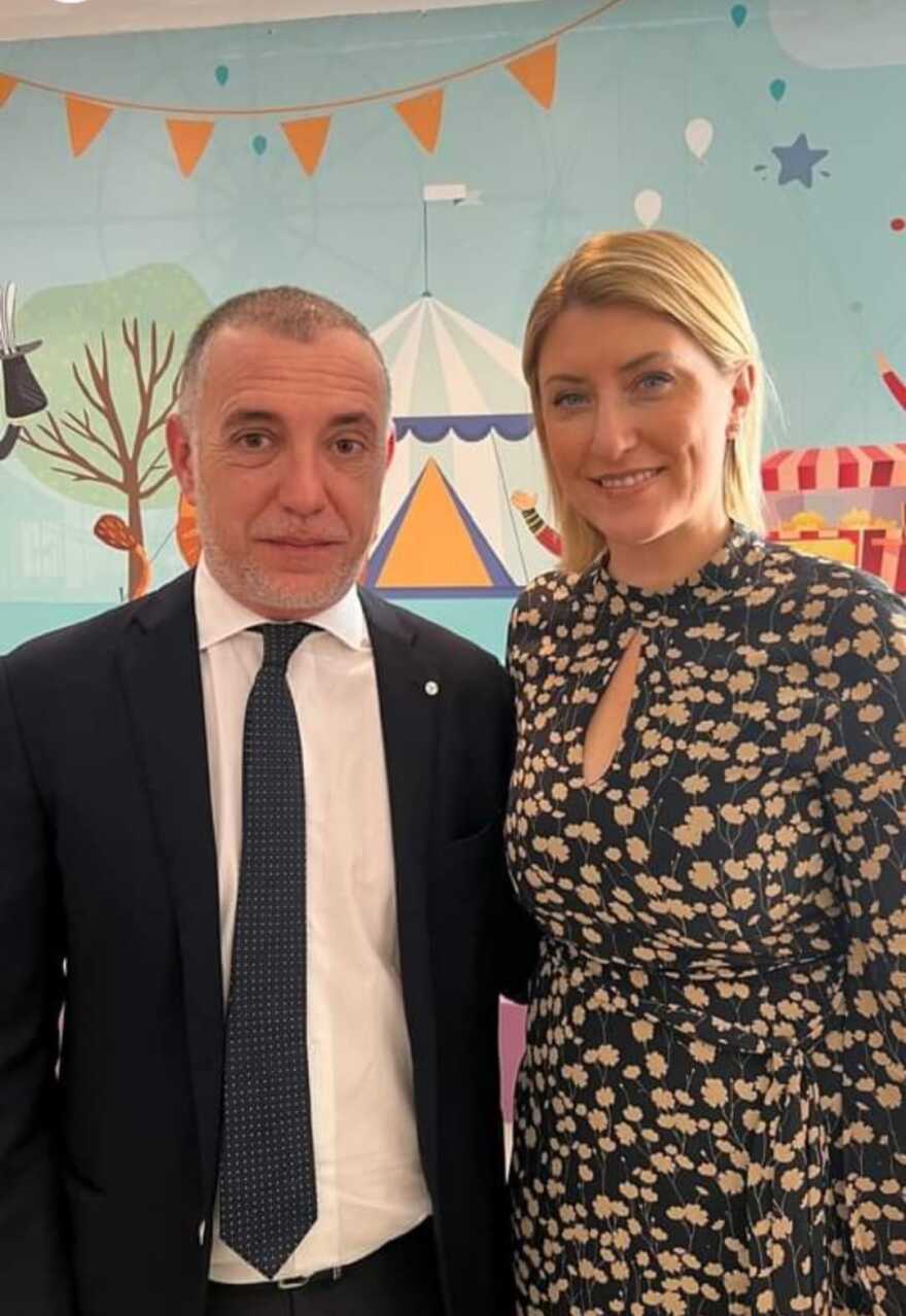 Η Σία Κοσιώνη διάβασε παραμύθια στα παιδιά του «Μητέρα»