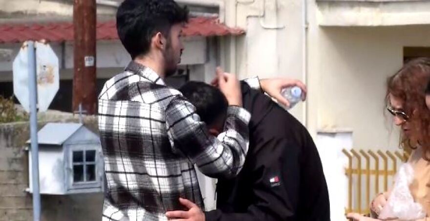 Βέροια: Συμφοιτητές της 21χρονης άναψαν κεριά και άφησαν λουλούδια στο σημείο της τραγωδίας - Φωτογραφίες