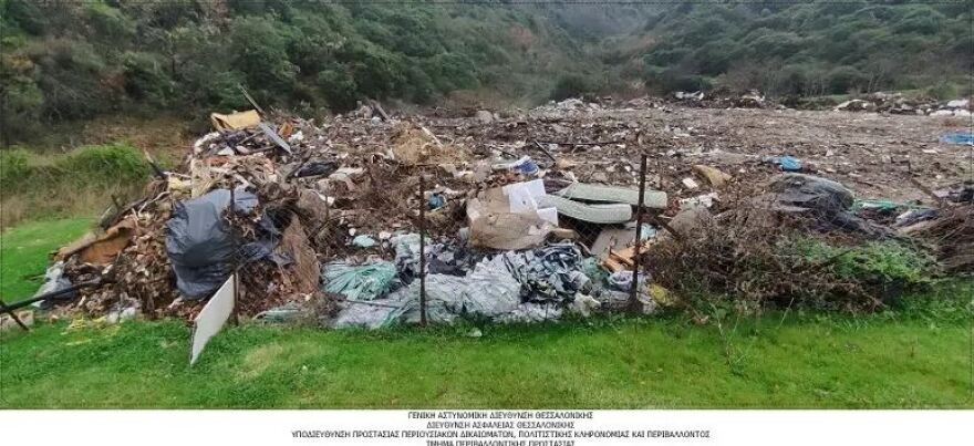 Σύλληψη αντιδημάρχου Βόλβης για ανεξέλεγκτη χωματερή - Δείτε φωτογραφίες