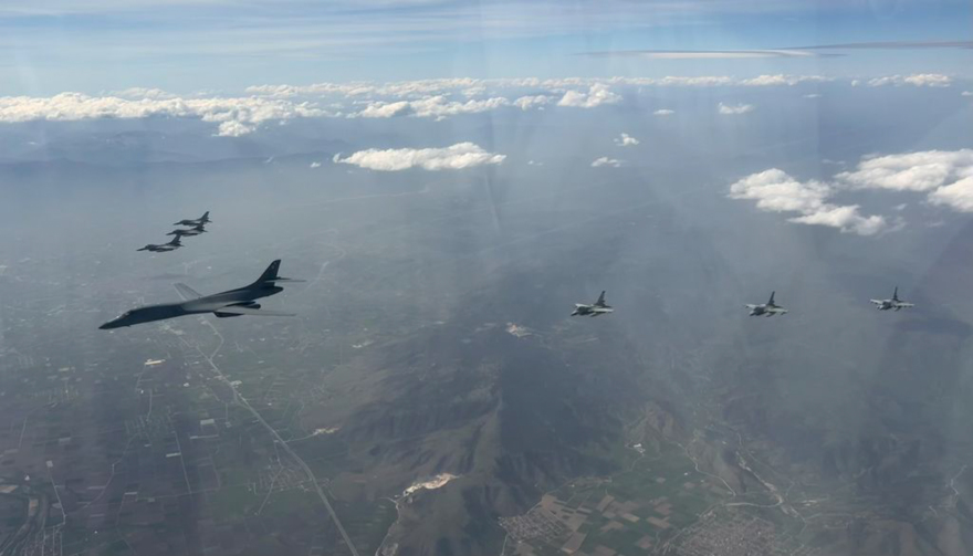 «Onyx Dive»: Οκτώ ελληνικά μαχητικά F-16 συνόδευσαν αμερικανικό βομβαρδιστικό Β-1Β - Δείτε φωτογραφίες