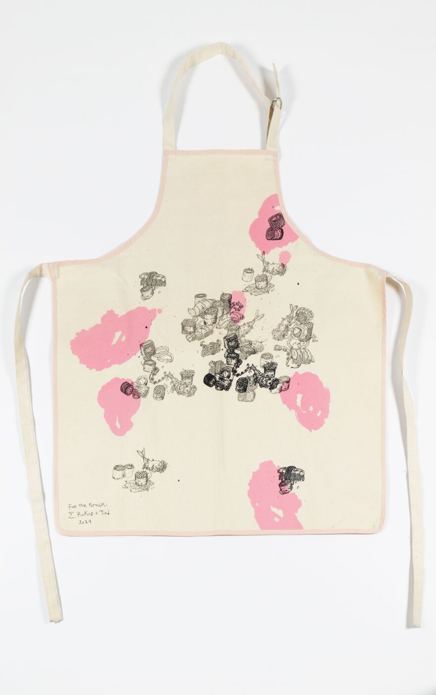 Μουσείο Μπενάκη: Συλλογή με καλλιτεχνικά αντικείμενα από βαμβακερό ύφασμα που φιλοξενεί στο Πωλητήριό του