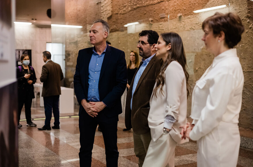 Έκθεση «HIDDEN» για την κακοποίηση των ζώων: Οι φωτογραφίες που συγκλόνισαν τους επιβάτες του Μετρό