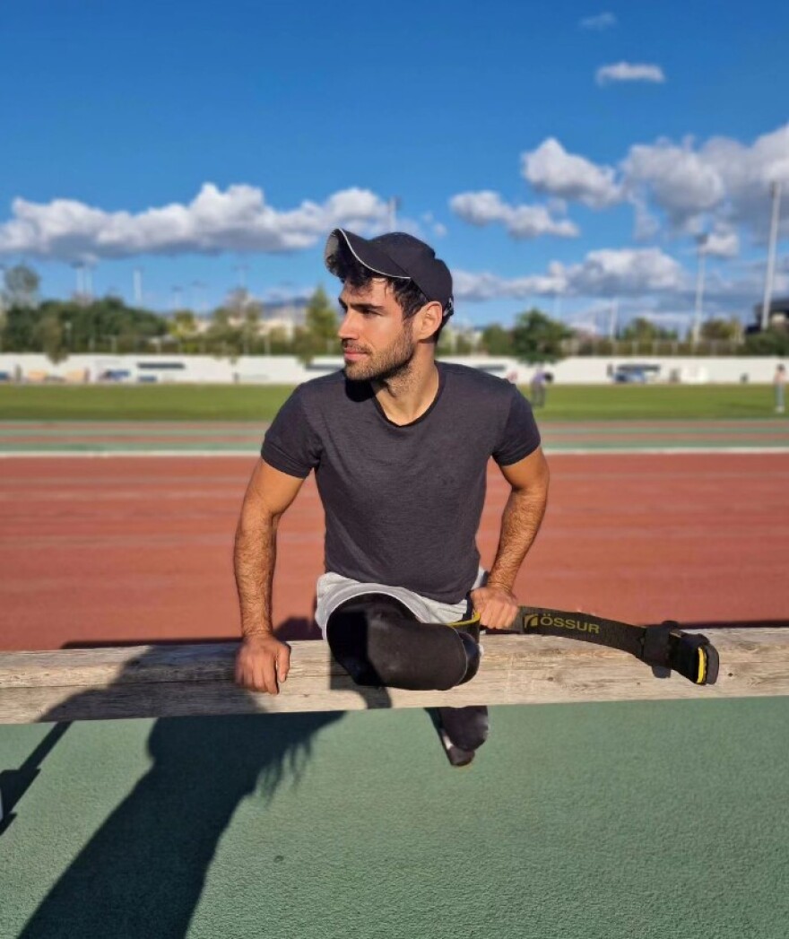 Γιάννης Σεβδικαλής για το ατύχημά του: Με χτύπησε ο συρμός, με πέταξε πάνω στις γραμμές και με έσερνε για 20 μέτρα