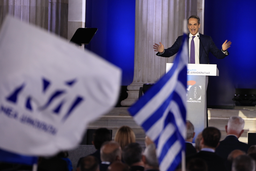 Μητσοτάκης: Τα περιπολικά να γίνονται και ταξί και ασθενοφόρα για τον πολίτη 