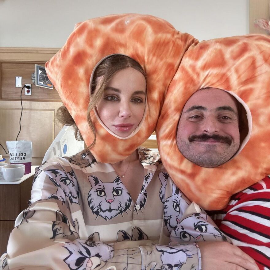 Κέιτ Μπέκινσεϊλ: Νοσηλεύεται ακόμα - Οι φωτογραφίες με τον φίλο της και το βιβλίο για το πένθος