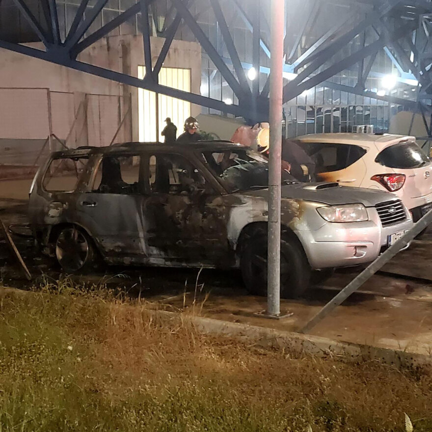 Γαλάτσι: Στις φλόγες τυλίχθηκε το αυτοκίνητο του ηθοποιού Γιώργου Αμούτζα - Δείτε βίντεο, φωτογραφίες