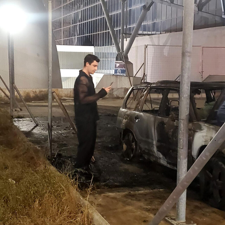 Γαλάτσι: Στις φλόγες τυλίχθηκε το αυτοκίνητο του ηθοποιού Γιώργου Αμούτζα - Δείτε βίντεο, φωτογραφίες