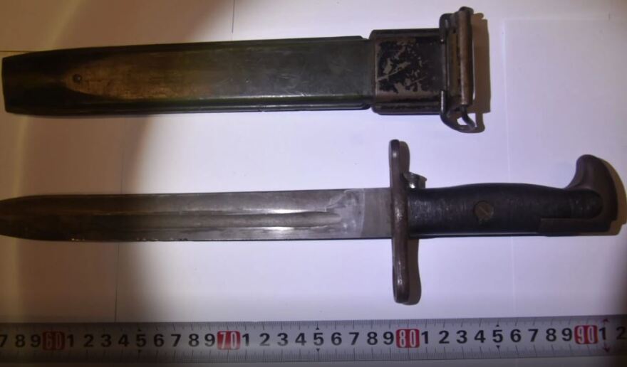 Πάτρα: Συνελήφθησαν δύο αρχαιοκάπηλοι - Κατασχέθηκαν μαχαίρια, σπαθιά και γκλοπ