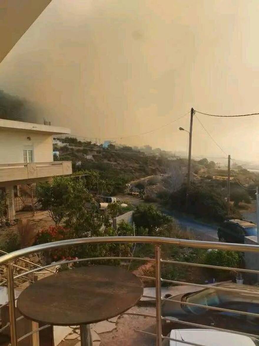 Κρήτη: Μεγάλη φωτιά στην Ιεράπετρα, πνέουν άνεμοι 8 μποφόρ - 112 για εκκενώσεις οικισμών