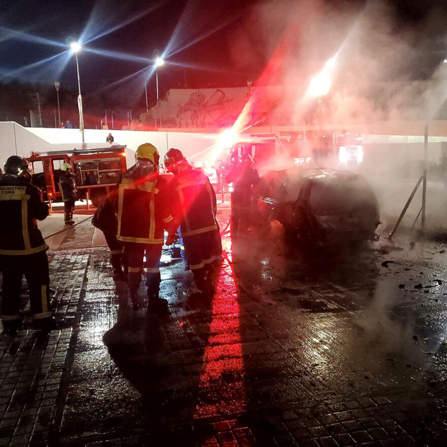 Γαλάτσι: Στις φλόγες τυλίχθηκε το αυτοκίνητο του ηθοποιού Γιώργου Αμούτζα - Δείτε βίντεο, φωτογραφίες