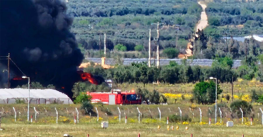 Σπάτα: Φωτιά κοντά στο αεροδρόμιο «Ελ. Βενιζέλος» - Δείτε βίντεο