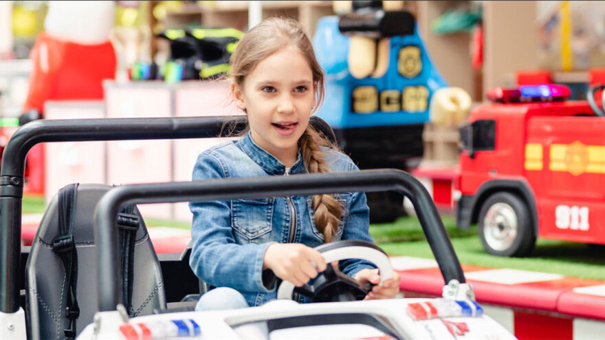 Kids & Cars στη Γλυφάδα: Ένα... ράλι με ηλεκτρικά αυτοκίνητα για λιλιπούτειους οδηγούς