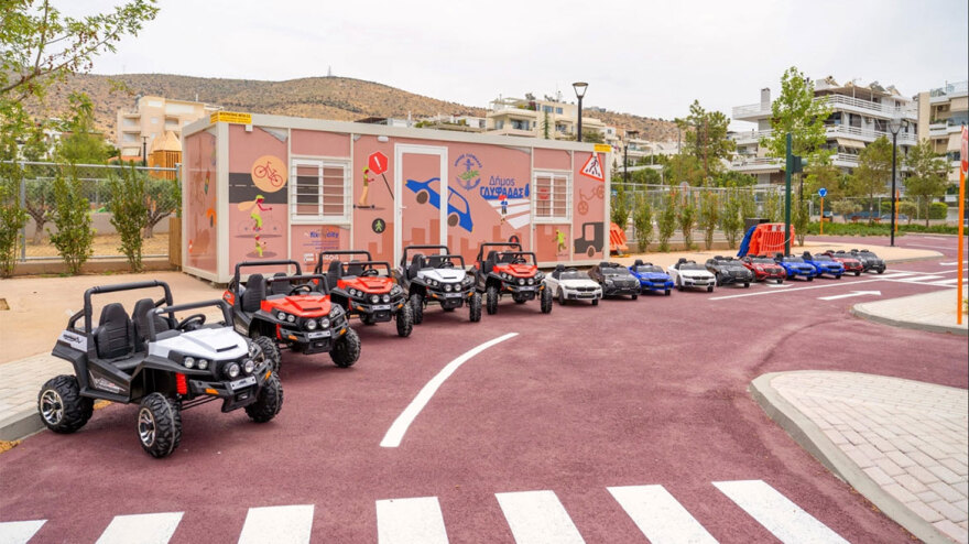 Kids & Cars στη Γλυφάδα: Ένα... ράλι με ηλεκτρικά αυτοκίνητα για λιλιπούτειους οδηγούς