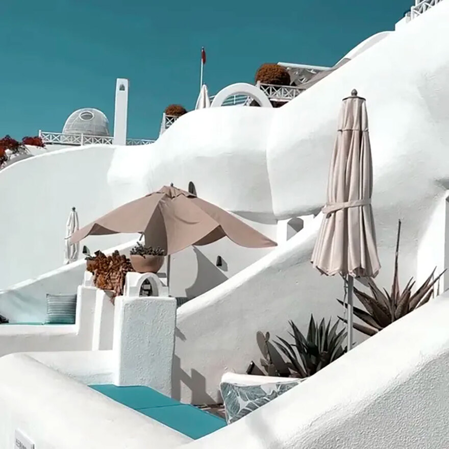 Κίνα: Έφτιαξαν τη δική τους Σαντορίνη με 1 δισ. ευρώ - Δείτε βίντεο από το θέρετρο που θυμίζει Οία