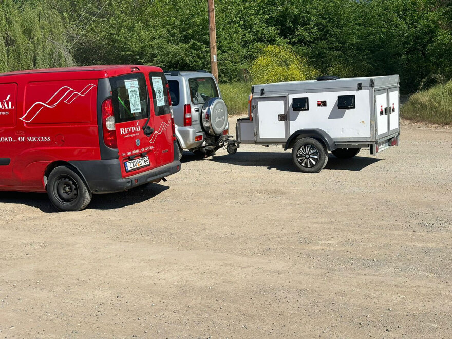 Τραγωδία στα Τέμπη: Ειδικά σκυλιά έφτασαν στον χώρο που φυλάσσονται τα χώματα - Βίντεο και φωτογραφίες