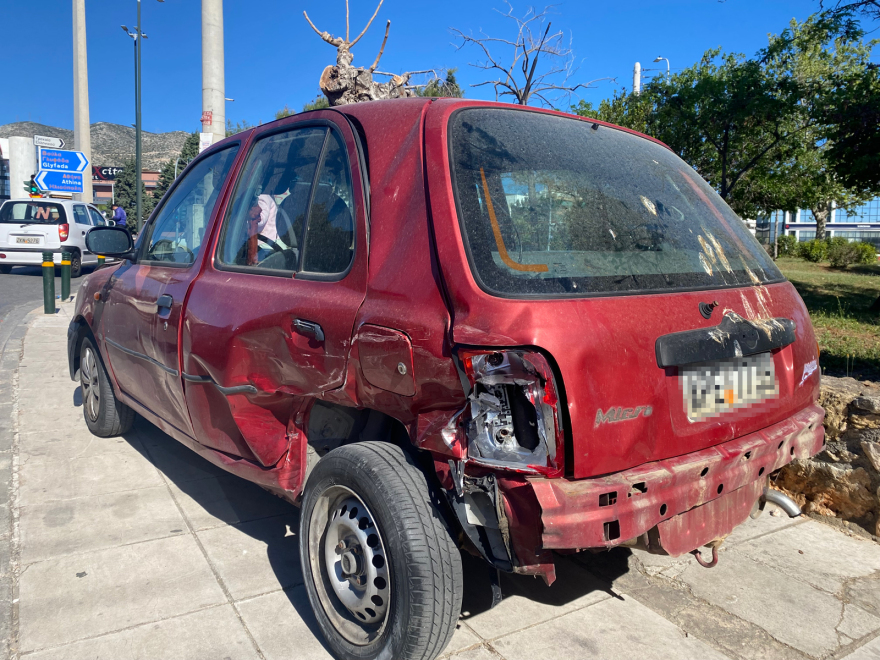 Καραμπόλα 9 οχημάτων στην Αλίμου - Τρεις τραυματίες