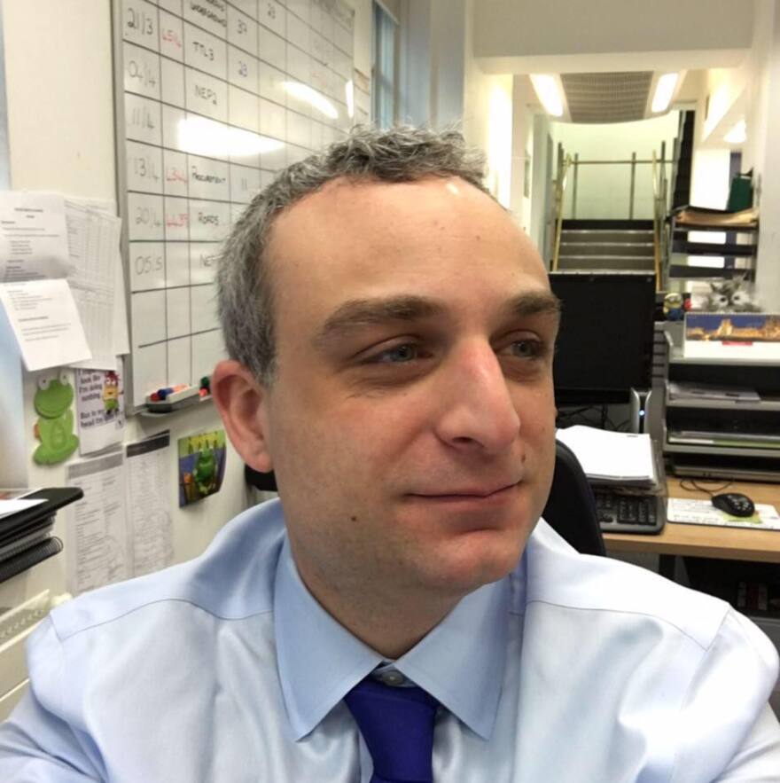 Μανώλης Μαυρομμάτης: Επικοινωνεί κανονικά και συνομιλεί με διαύγεια, λέει ο γιος του μετά την έξοδο από τη ΜΕΘ