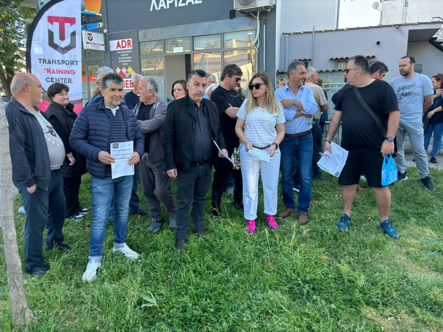 Πλημμυροπαθείς στη Λάρισα έκαψαν ειδοποιητήρια του ΕΝΦΙΑ - Τι απαντά η ΑΑΔΕ, δείτε φωτογραφίες και βίντεο