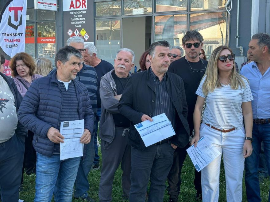 Πλημμυροπαθείς στη Λάρισα έκαψαν ειδοποιητήρια του ΕΝΦΙΑ - Τι απαντά η ΑΑΔΕ, δείτε φωτογραφίες και βίντεο