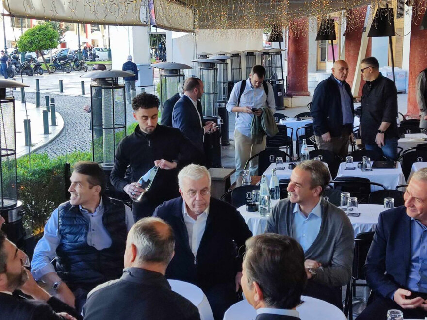 Κυριάκος Μητσοτάκης: Για καφέ με βουλευτές της Νέας Δημοκρατίας στη Θεσσαλονίκη - Δείτε βίντεο