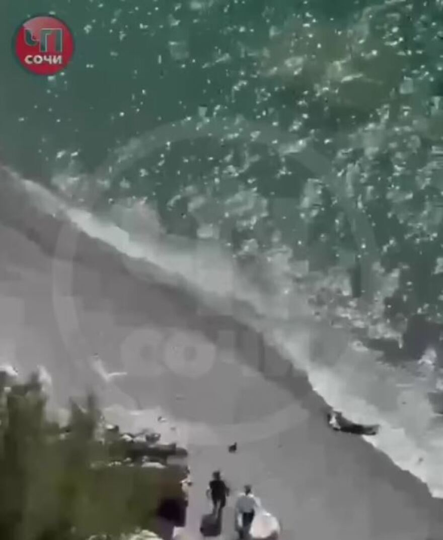 Βίντεο: Η στιγμή που μια 39χρονη πέφτει από ύψος 50 μέτρων ενώ έβγαζε φωτογραφία στη Μαύρη Θάλασσα