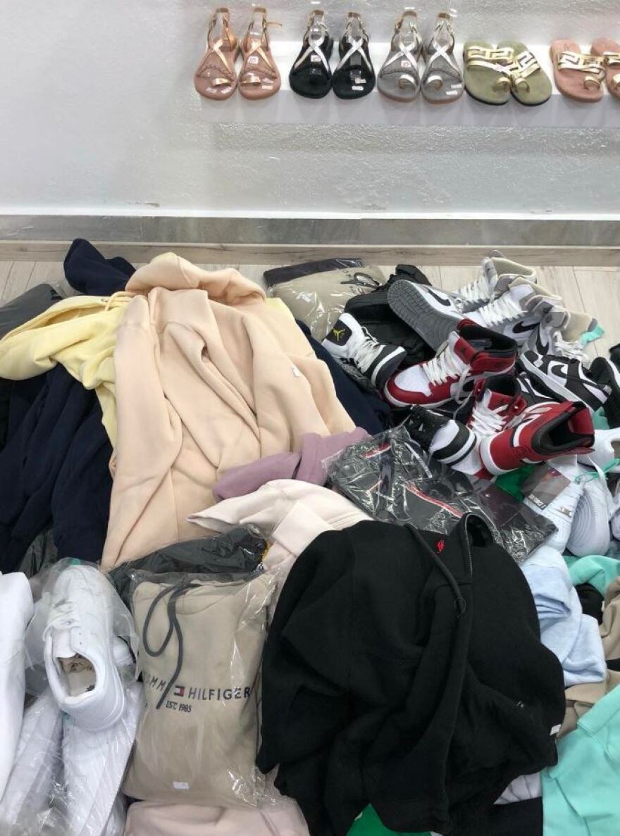 Πρόστιμα 206.500 ευρώ για προϊόντα «μαϊμού» που πωλούνταν σε πολύ υψηλές τιμές σε έξι επιχειρήσεις στην Κρήτη