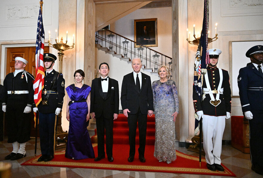 Λευκός Οίκος: Κλίντον, Ντε Νίρο, Μπέζος στο λουκούλλειο δείπνο που παρέθεσε το ζεύγος Μπάιντεν - Φωτογραφίες