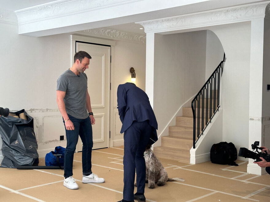 Ο Κασσελάκης έβαλε τις κάμερες μέσα στο υπό ανακαίνιση σπίτι του στο Κολωνάκι