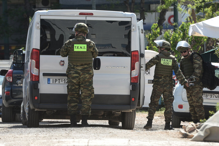 Φωτογραφίες και βίντεο: Βρέθηκε οβίδα του Β' Παγκοσμίου Πολέμου κοντά στην πλατεία Κυψέλης