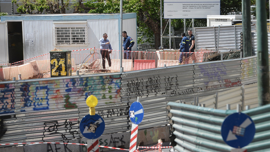 Φωτογραφίες και βίντεο: Βρέθηκε οβίδα του Β' Παγκοσμίου Πολέμου κοντά στην πλατεία Κυψέλης