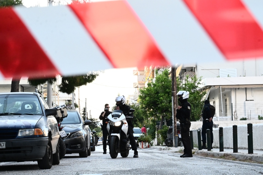 Γλυφάδα: «Ακούσαμε τις φωνές και σταματήσαμε» λένε οι αστυνομικοί - Πώς συνέβη το τραγικό περιστατικό