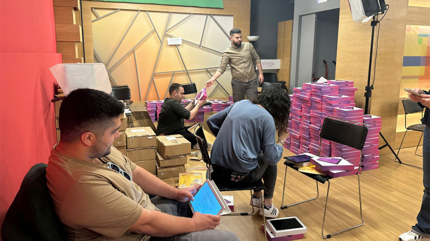 Στα… τάμπλετ η Κουμουνδούρου για τις προκριματικές εκλογές: Όλες οι οδηγίες, δείτε τα εκλογικά κέντρα